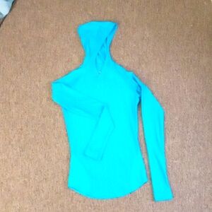 Under Armour base layer long-sleeved hooded t-shirt